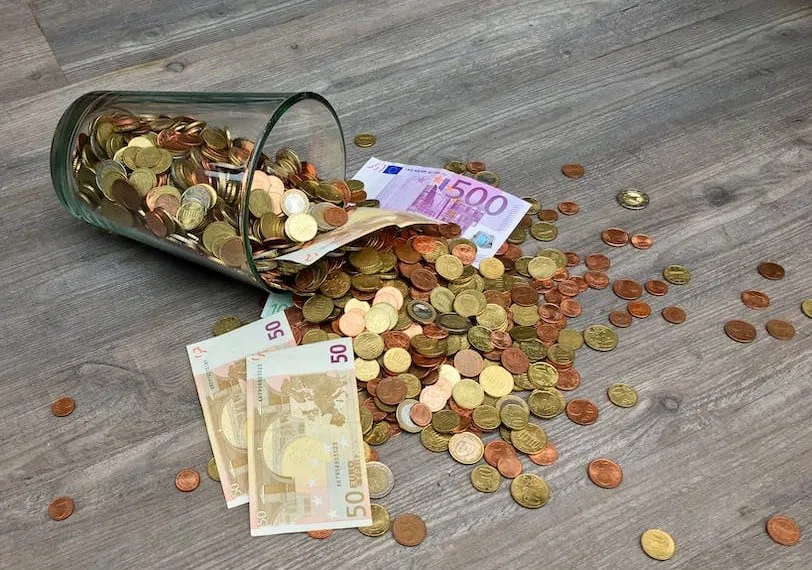 Zaradi velikega števila vlog dodatni termini za izplačilo otroškega dodatka in državne štipendije