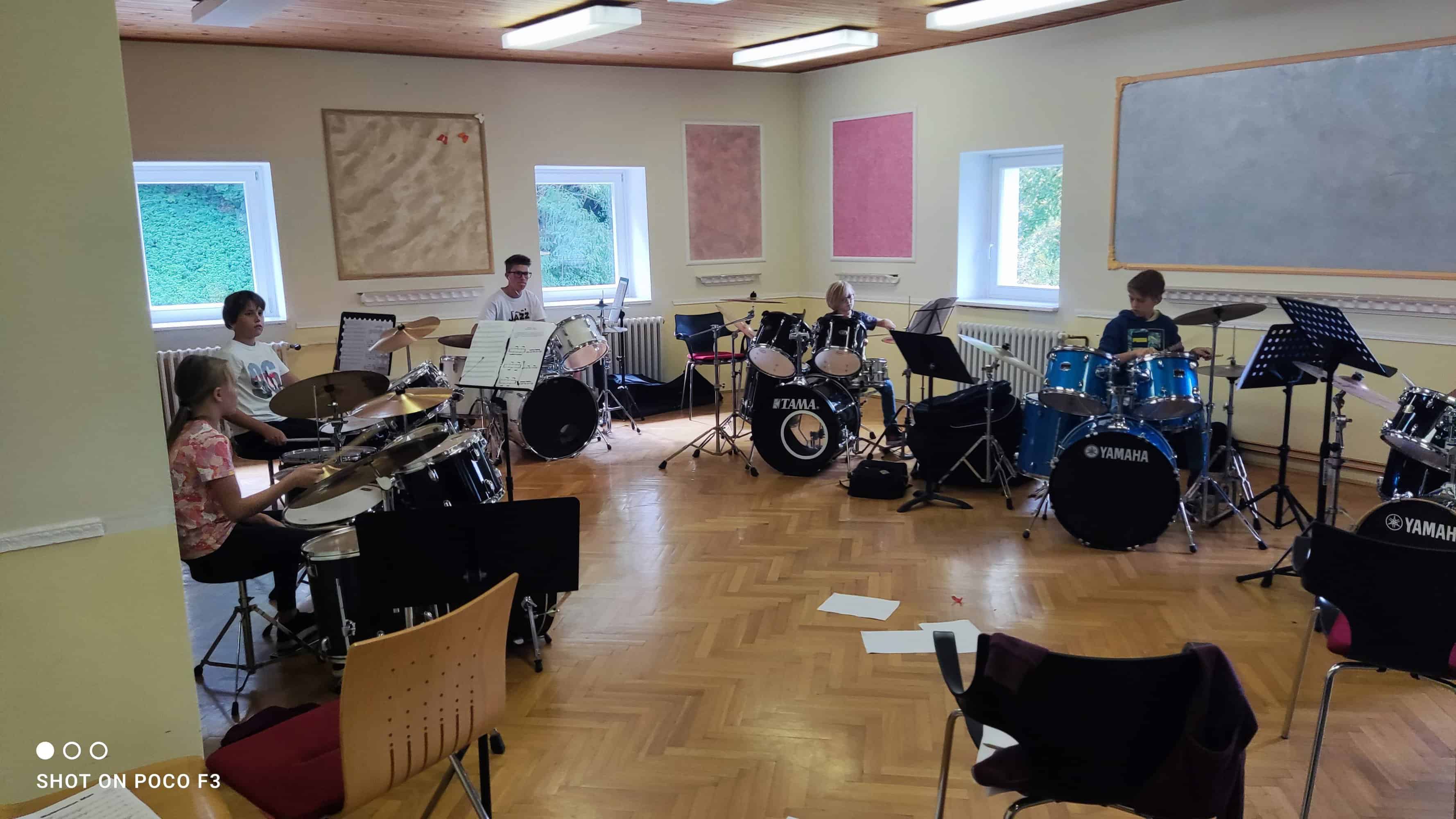 Radljevanje uspešno zaplulo v slovenske festivalske vode. Prihajajo Serenade slovenskih popevk