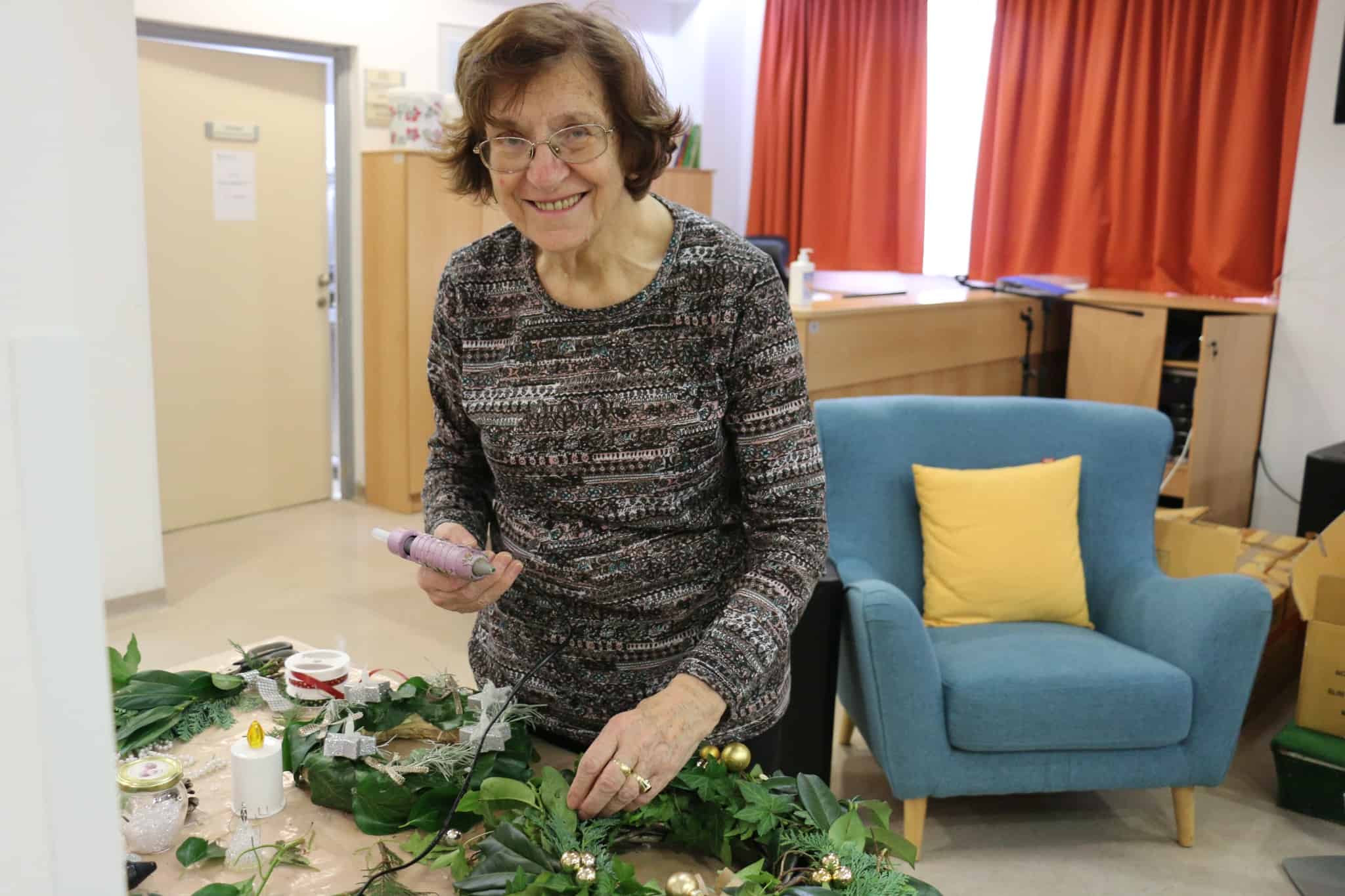 V Koroškem domu starostnikov Slovenj Gradec so praznično vzdušje ustvarili z izjemnimi adventnimi venčki (FOTO)
