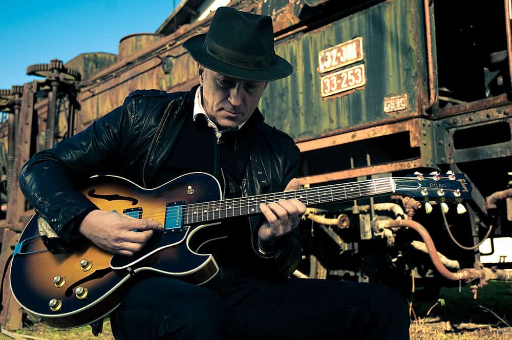 Čarobni december prinaša v Narodni dom Mežica  Vlada Kreslina z Malimi bogovi