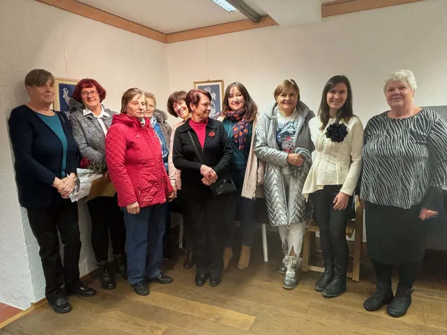 V razstavnih prostorih Infopisarne v Dravograd so na ogled postavljene čudovite čipke