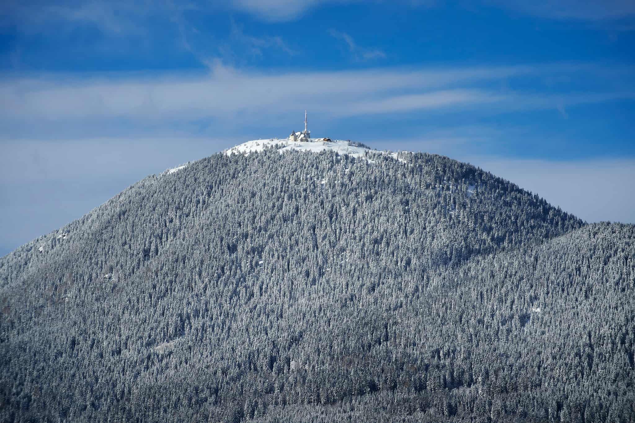 Padavine bodo ponehale, nedelja bo jasna in sončna, preverite razmere na cestah