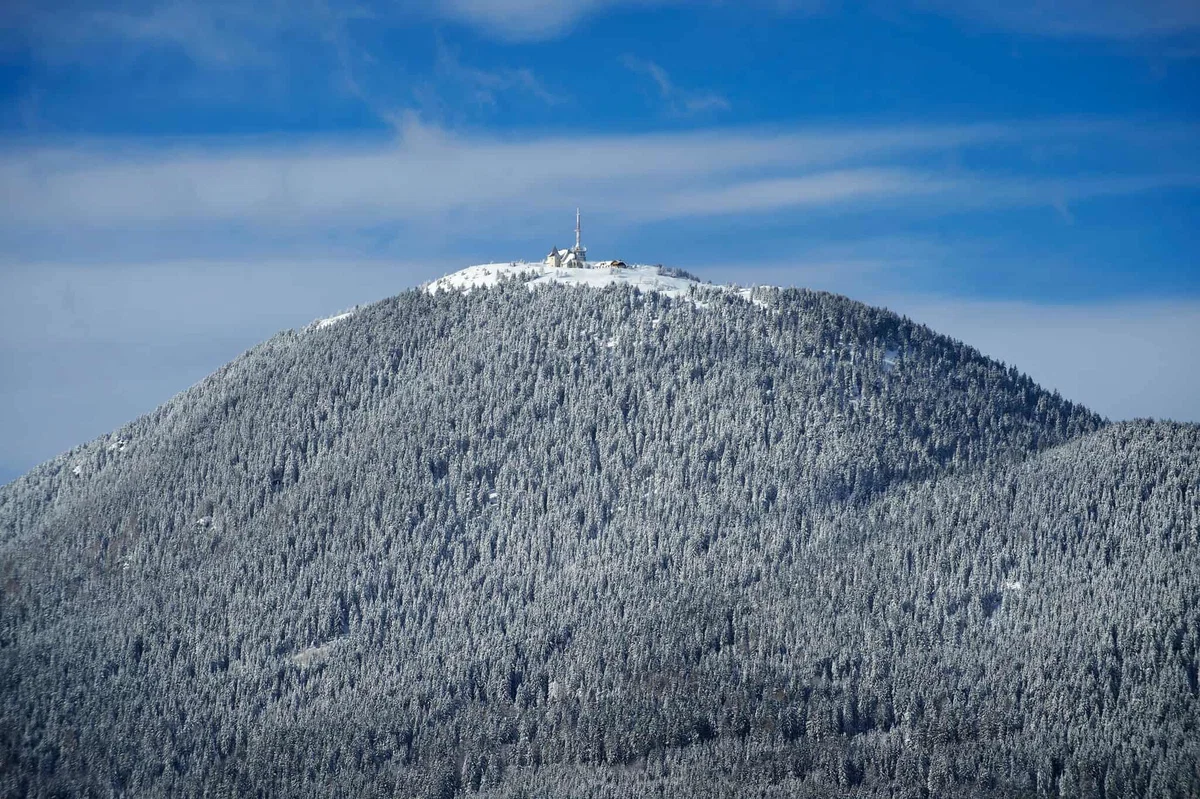 Padavine bodo ponehale, nedelja bo jasna in sončna, preverite razmere na cestah