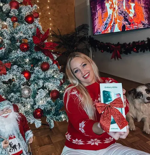 V čarobnem decembru Nushy razveseljuje oboževalce z nagradno igro