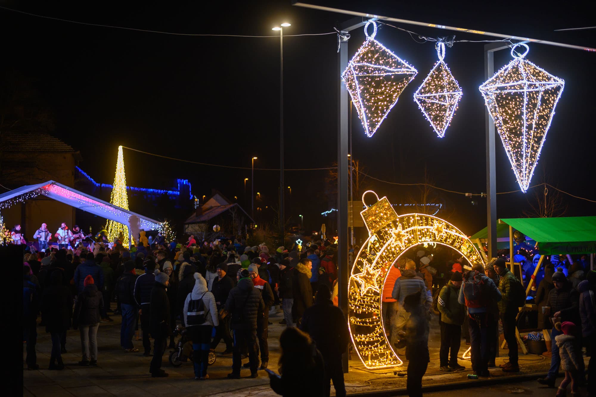 Božičkovo domovanje v Črni na Koroškem vas v svojo družbo vabi tudi ta konec tedna