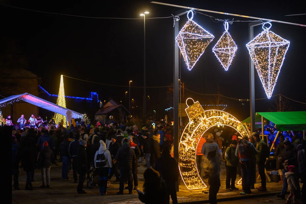 Božičkovo domovanje v Črni na Koroškem vas v svojo družbo vabi tudi ta konec tedna