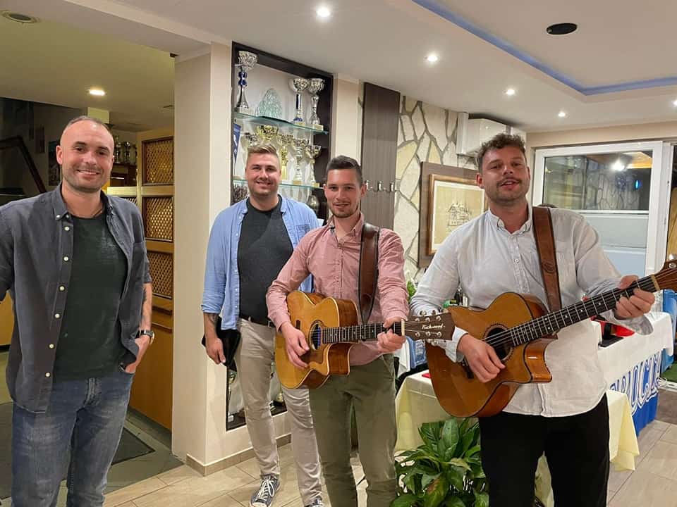 Za čarobno silvestrovanje bodo na Ravnah poskrbeli Abuhi