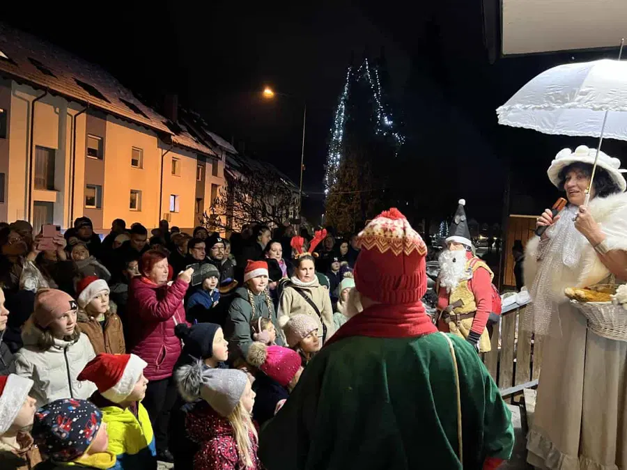 V Kotljah osnovnošolci pripravili pravljični bazar (FOTO)