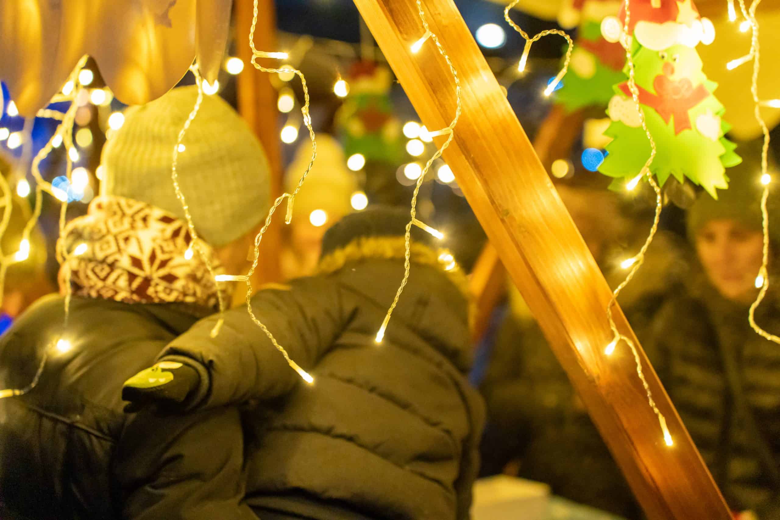 Na Muti vabi božični bazar s stojnicami, dobro voljo in prazničnim vzdušjem