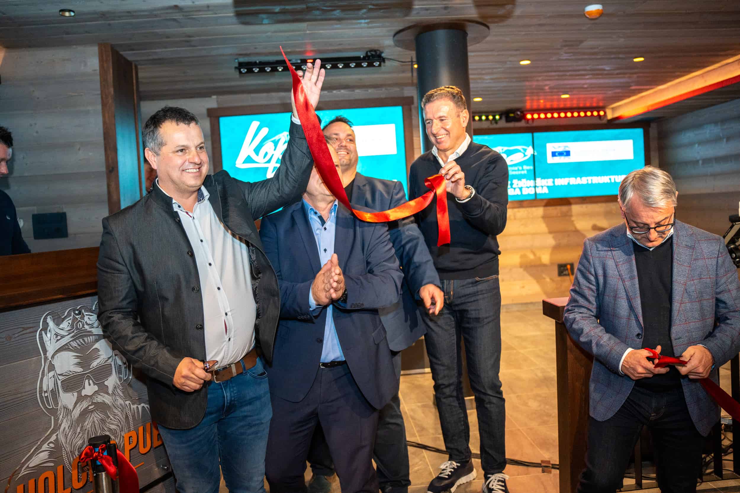 Na Kopah slavnostno otvorili prenovljen Grmovškov dom, nove naprave in dodatno ponudbo