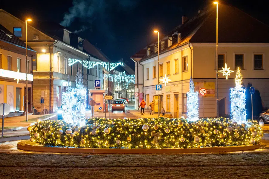 Nakupovanje pod lučkami ob spremljavi Faušdura vas čaka jutri v Slovenj Gradcu