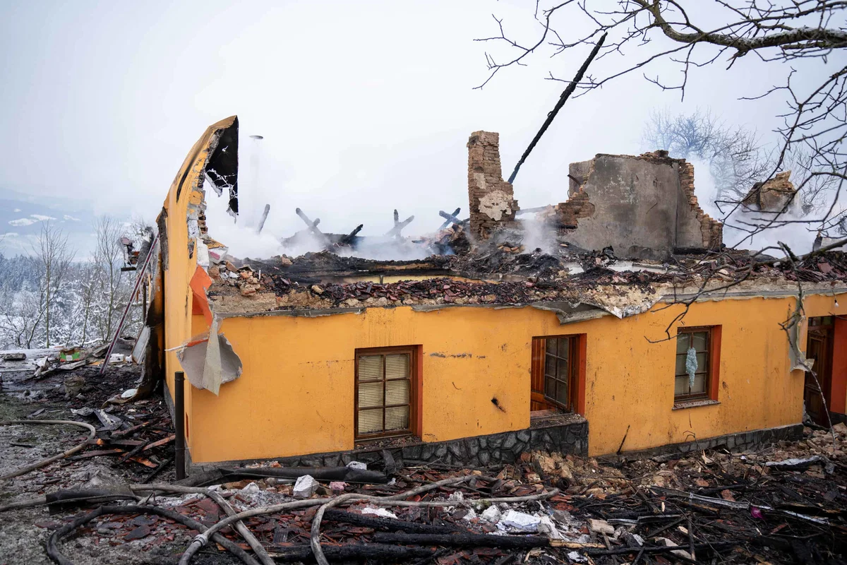 Tudi prijatelji konjeniki želijo pomagati družini Perjak, ki je čez noč izgubila streho nad glavo