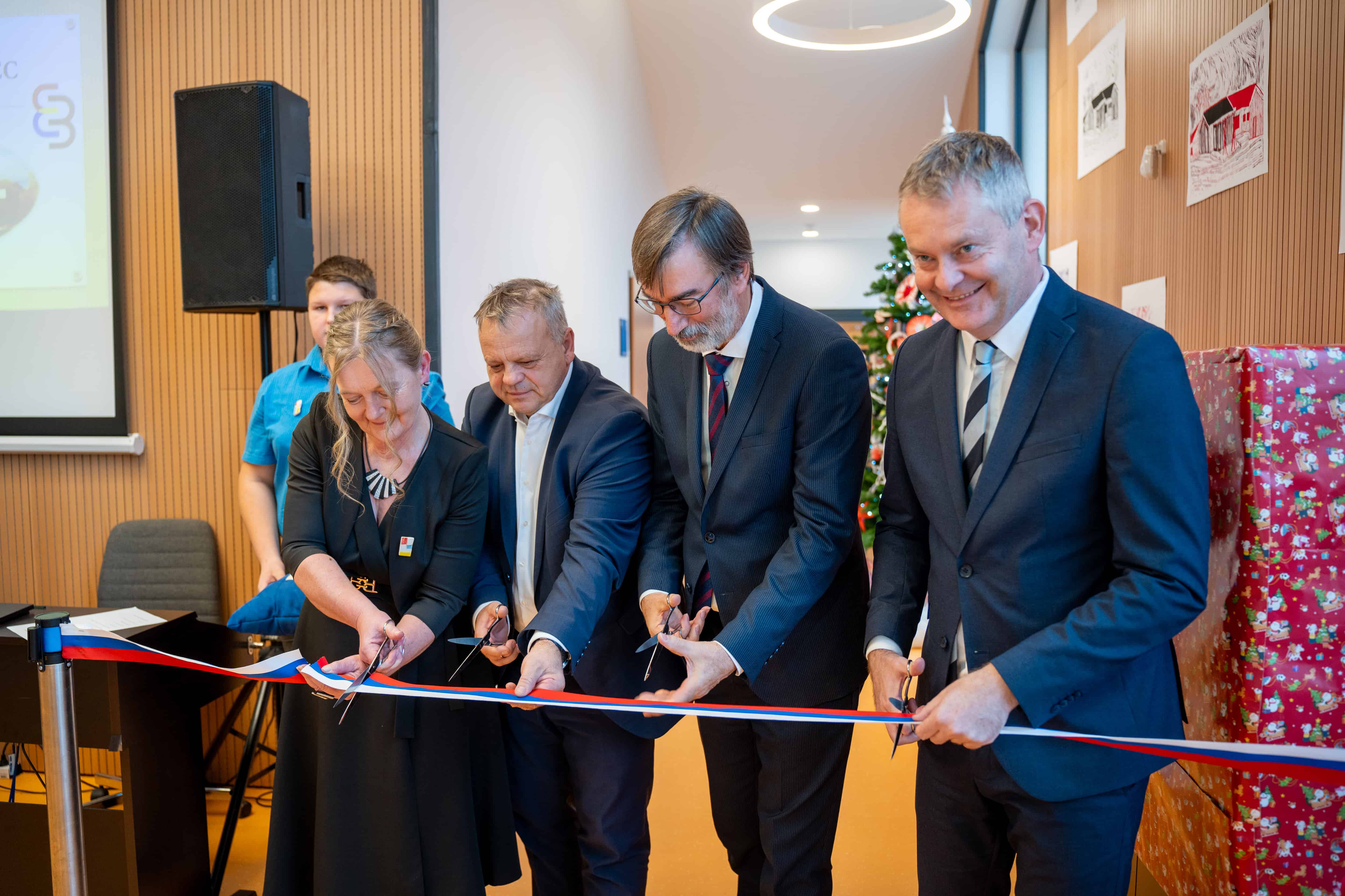 V Slovenj Gradcu slavnostno predali namenu prizidek k Tretji osnovni šoli (FOTO in VIDEO)