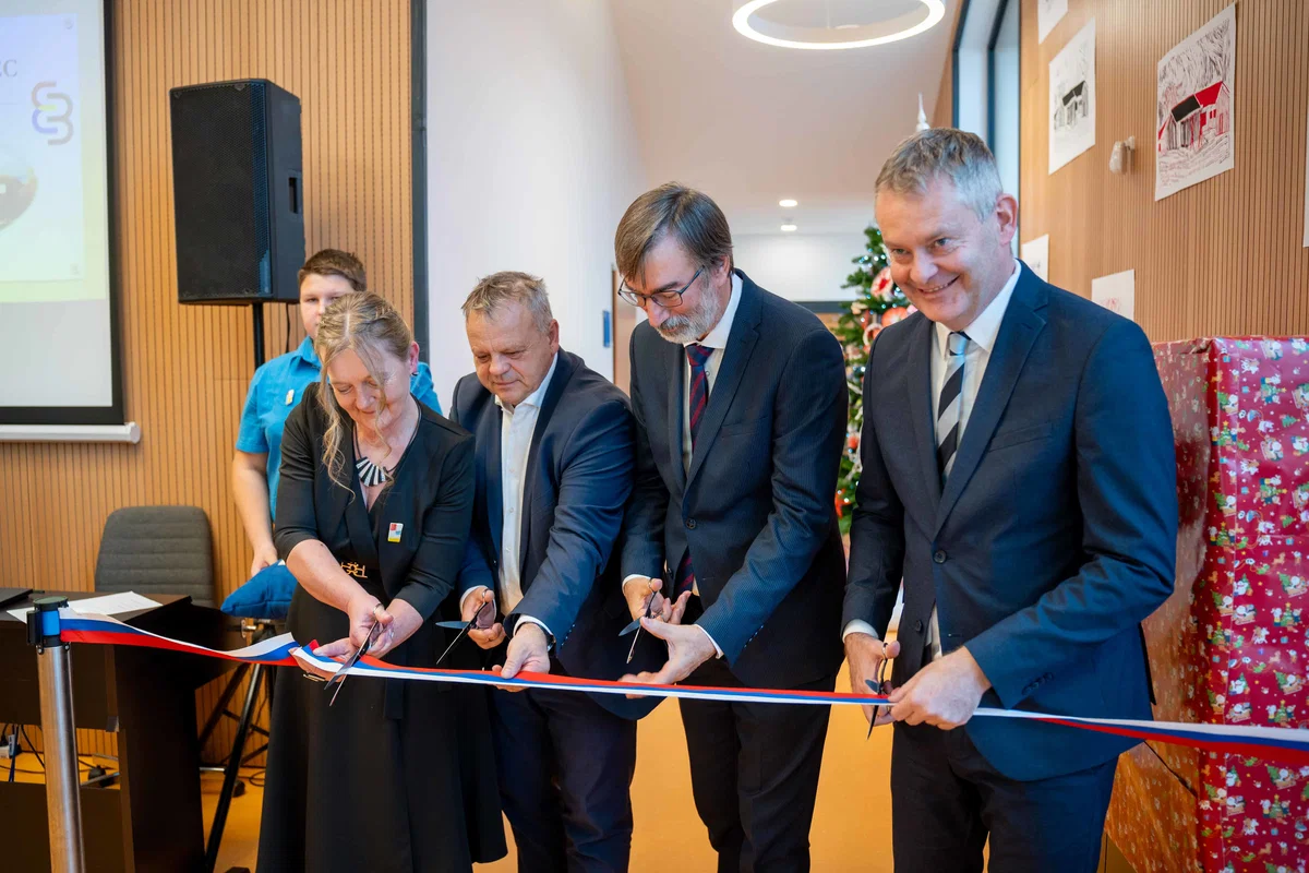 V Slovenj Gradcu slavnostno predali namenu prizidek k Tretji osnovni šoli (FOTO in VIDEO)