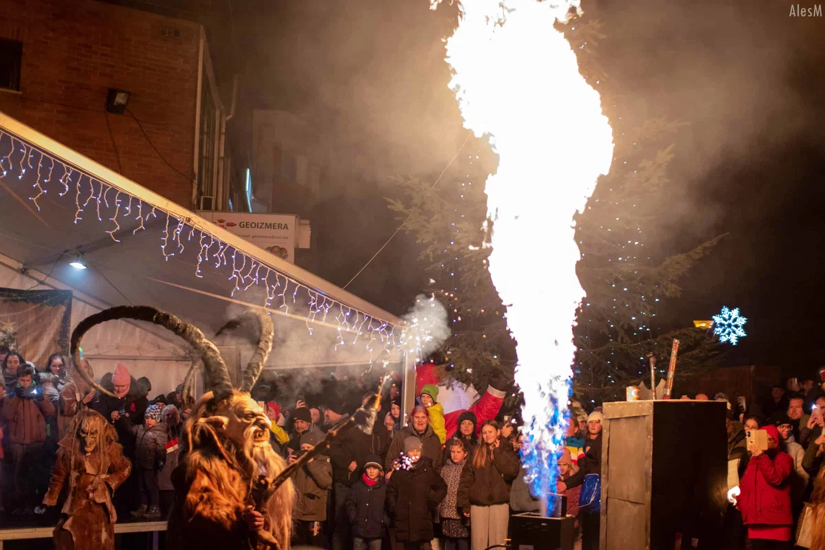 S prižigom lučk bodo jutri na Ravnah vstopili v Čarobni december