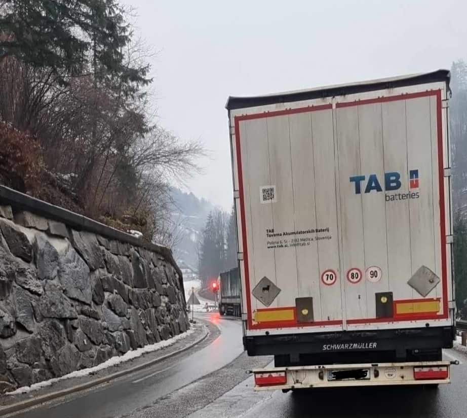 Obvestilo: Cesta proti Mežici zaradi ponovne prožitve Nužijevega plazu zaprta