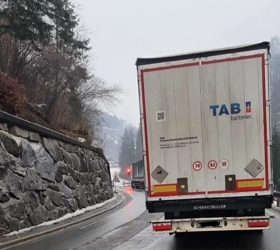 Obvestilo: Cesta proti Mežici zaradi ponovne prožitve Nužijevega plazu zaprta