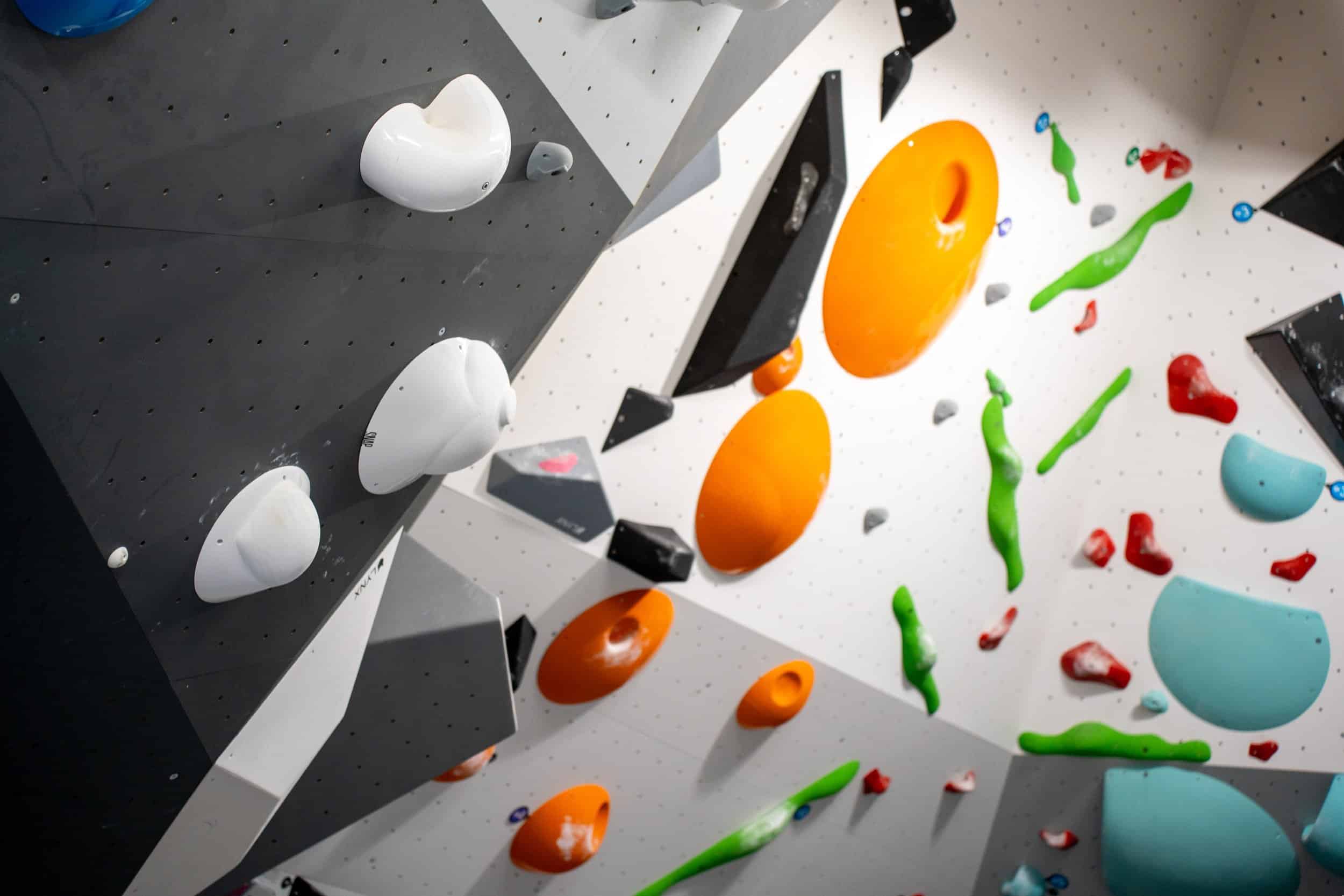 Plezalni center Prevalje vabi na alpinistično predavanje s Tino Di Batista: Cepini namesto kuhalnice