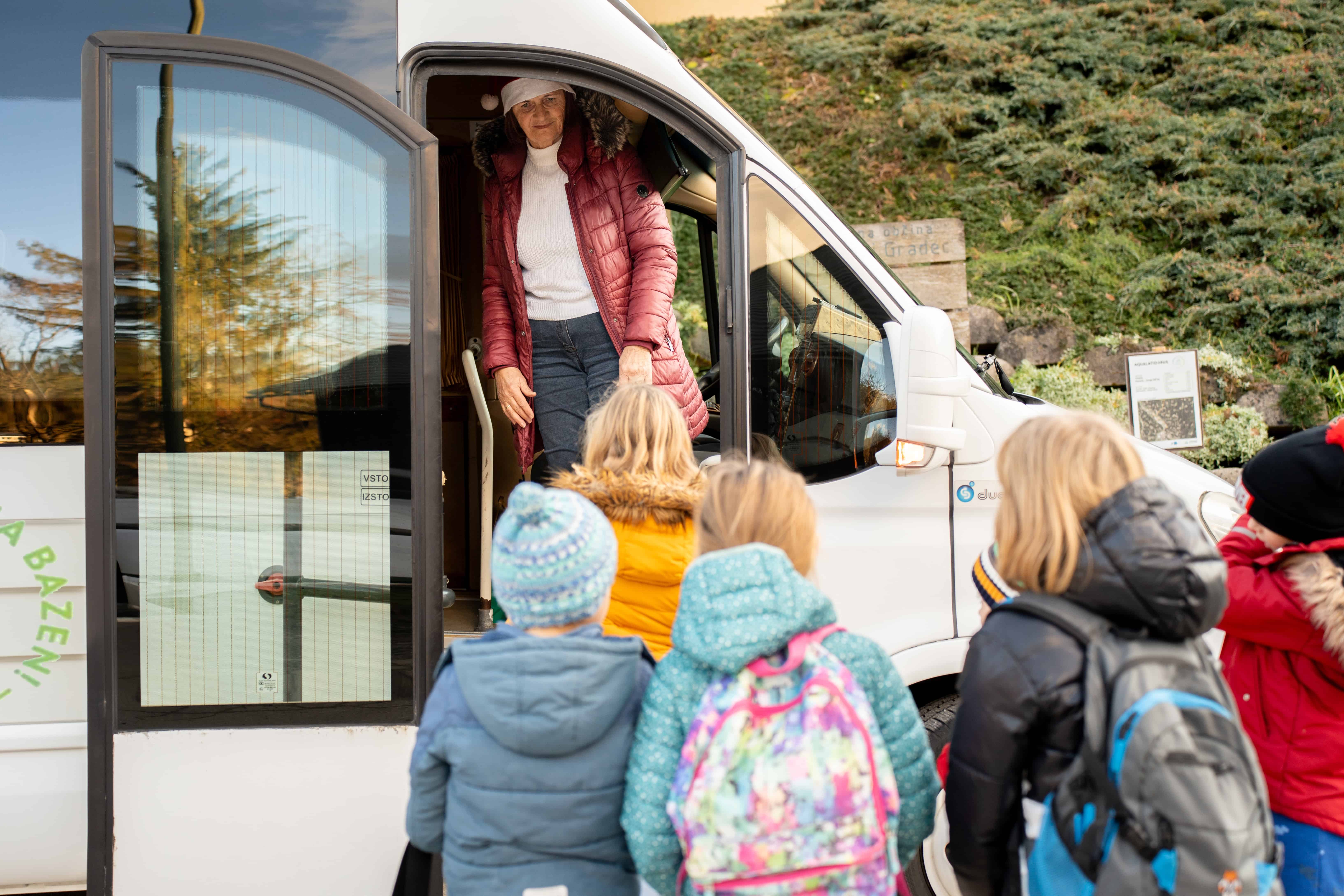 Praznični kopalni avtobus: Še več radosti na bazenu Aqualatio