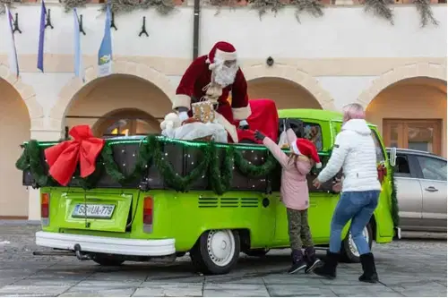 Božiček pričenja svojo pot po mestni občini Slovenj Gradec, nikar ga ne zamudite