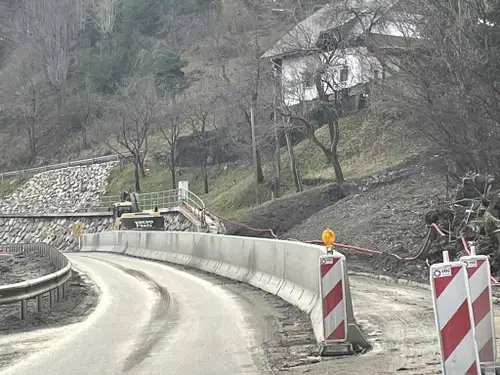 Kdaj je načrtovana sanacija Nužijevega plazu? Promet bo potekal izmenično enosmerno