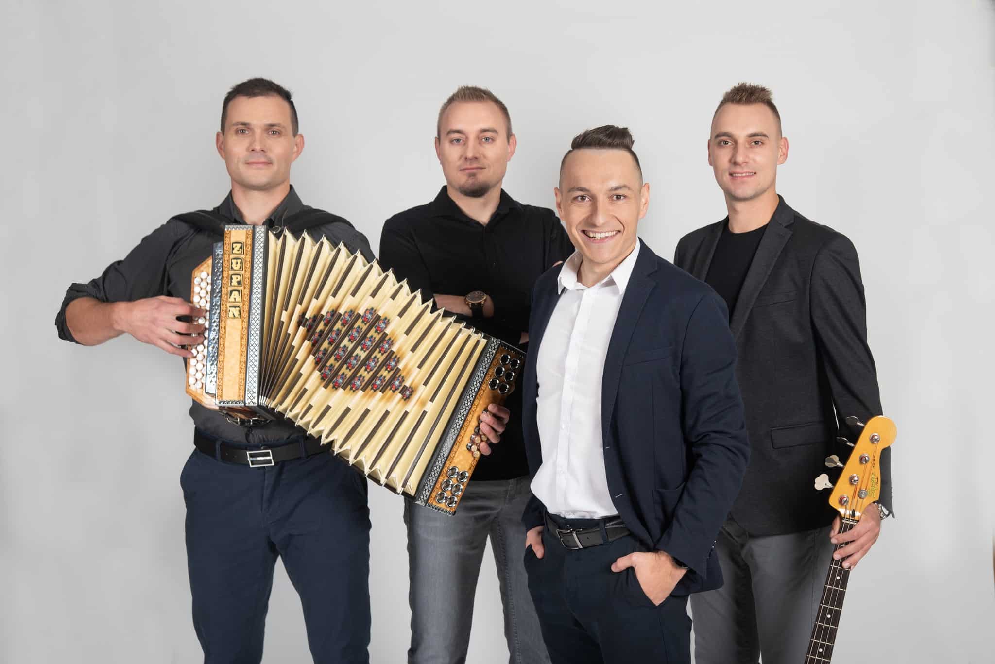 Silvestrovanje na prostem z ansamblom Okej v Slovenj Gradcu