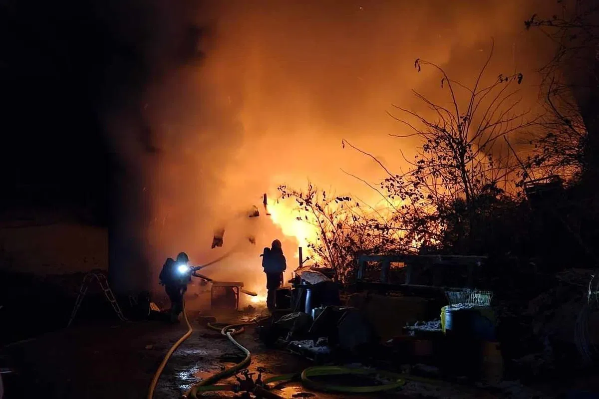 Gasilci v Radljah posredovali pri prometni nesreči ter požaru