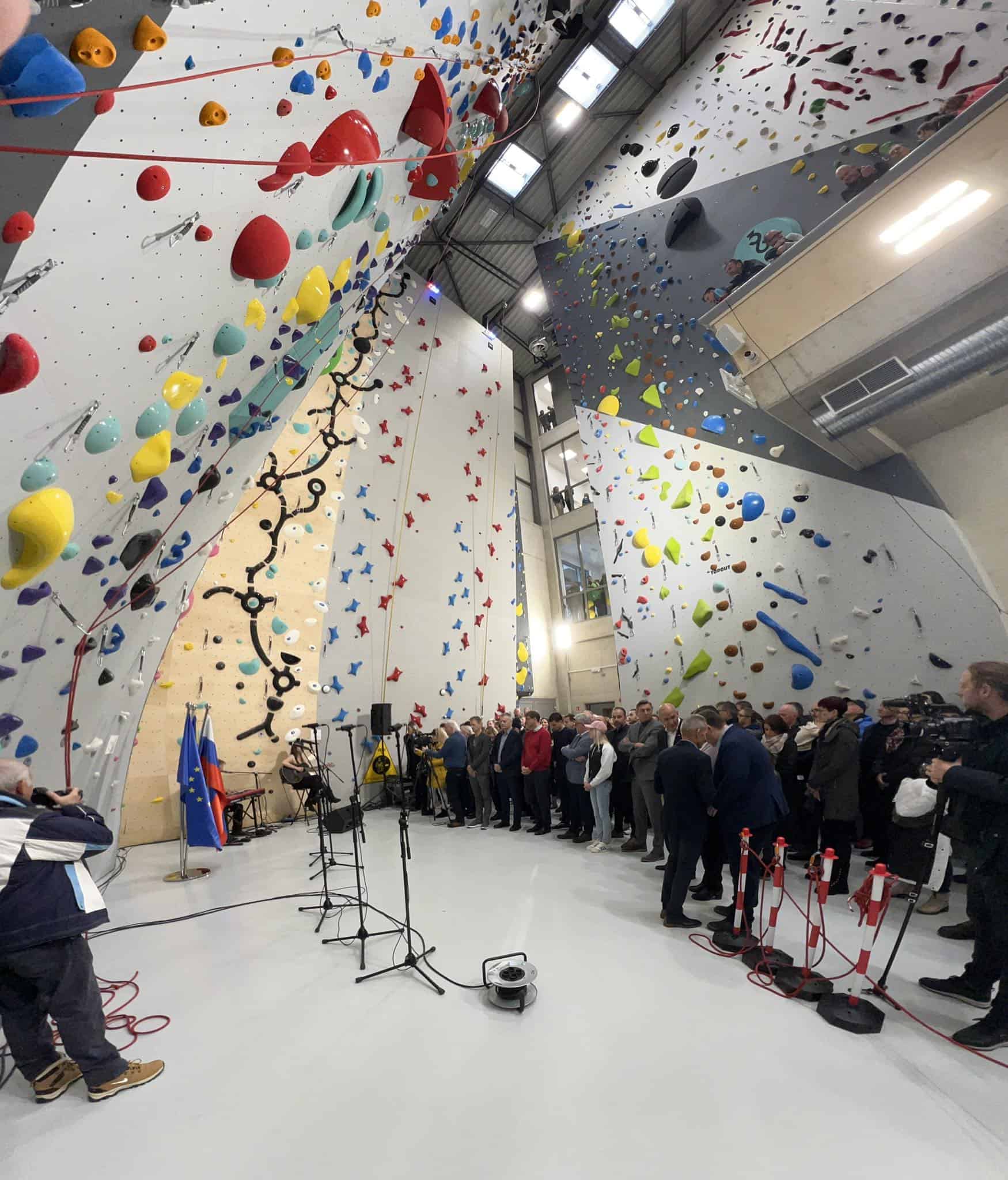 FOTO in VIDEO: Na Prevaljah danes slovesno odprli največji sodobno opremljen plezalni center