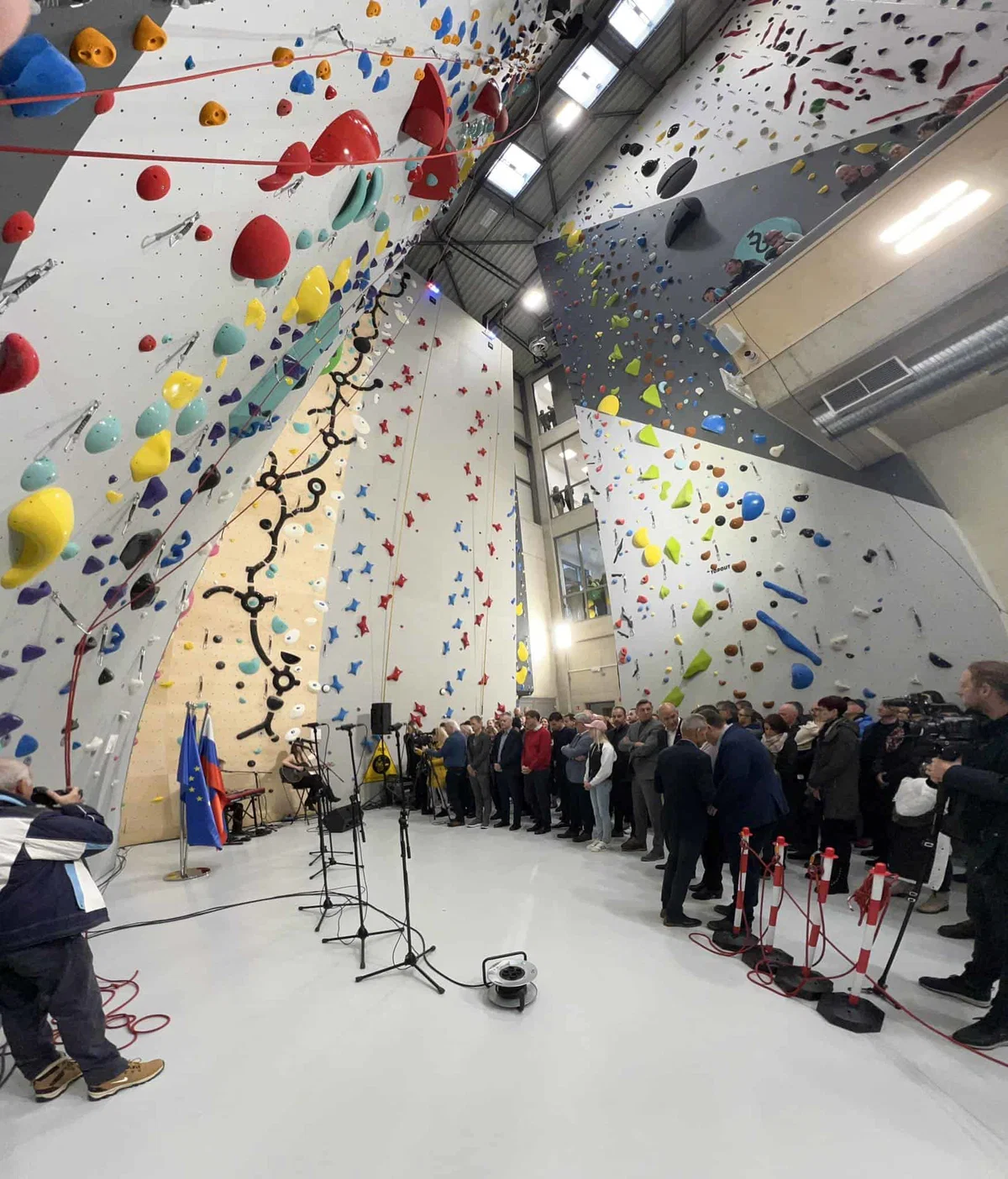 FOTO in VIDEO: Na Prevaljah danes slovesno odprli največji sodobno opremljen plezalni center