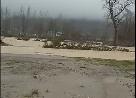 Savinja na območju Mozirja poplavila stanovanjsko hišo