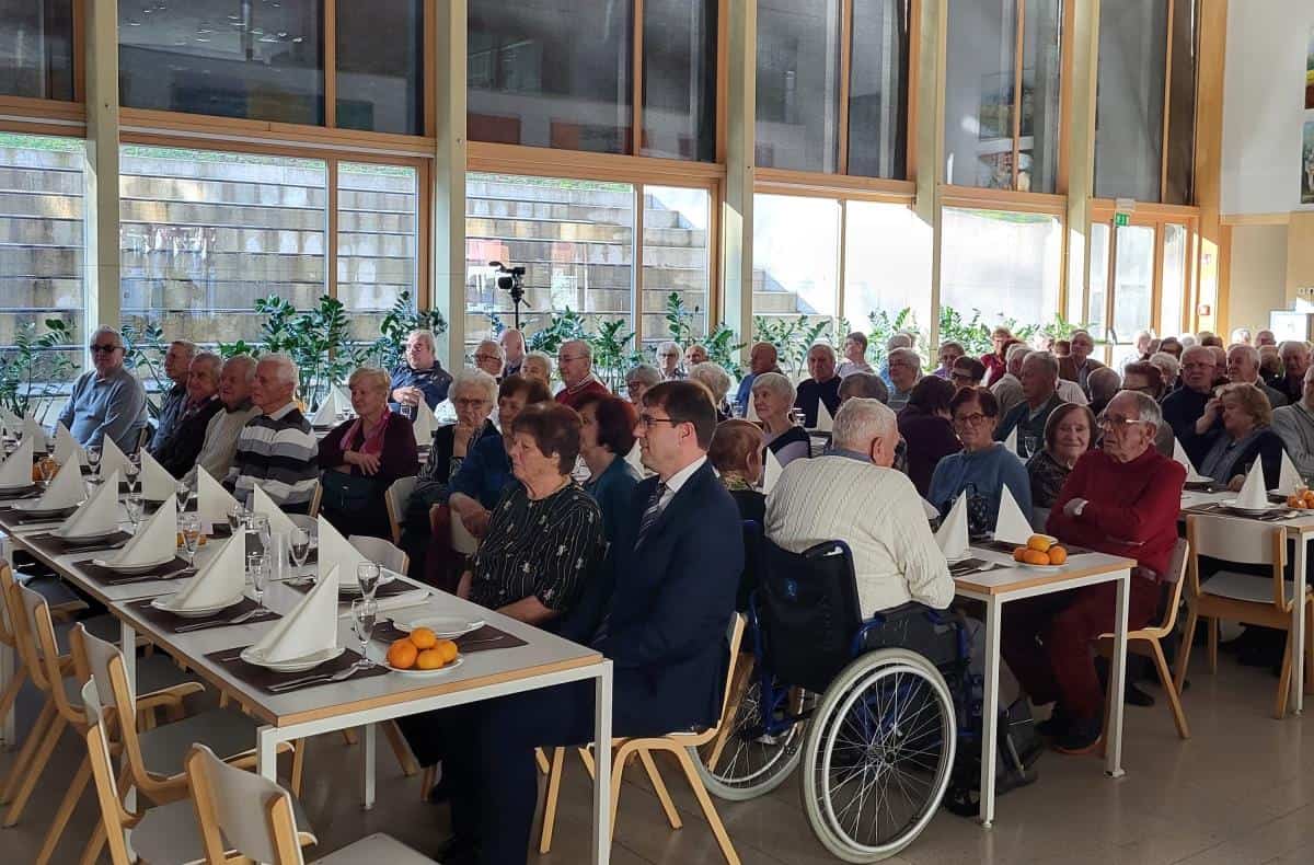 Potekalo je novoletno srečanje krajank in krajanov z Raven na Koroškem starih 80 let in več