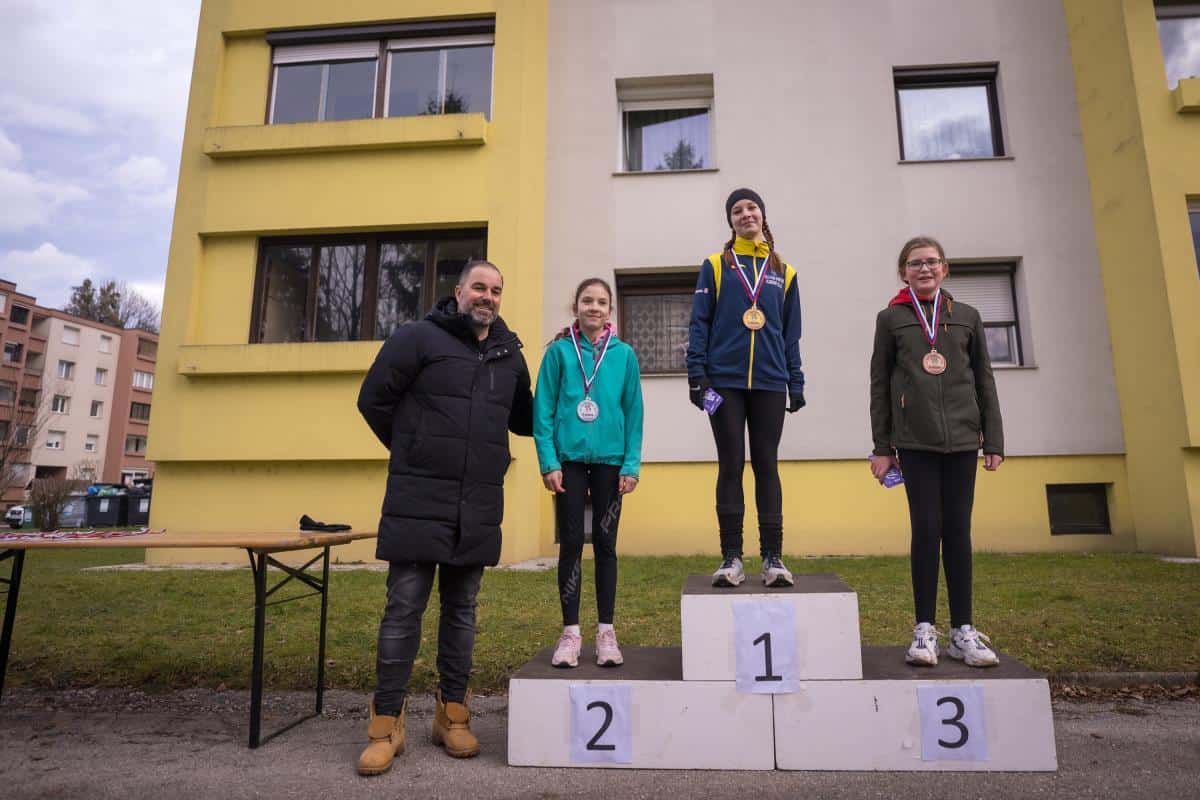 FOTO: Tradicionalni jubilejni 30. Silvestrski tek na Ravnah