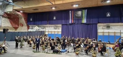 Praznično vzdušje zaznamovalo glasbeno doživetje Miklavževega koncerta simfonikov z gosti