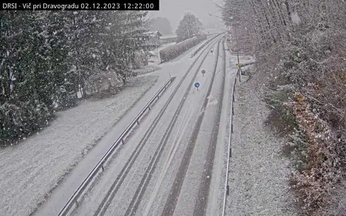 Na Koroškem že sneži, sneg se oprijema cestišča