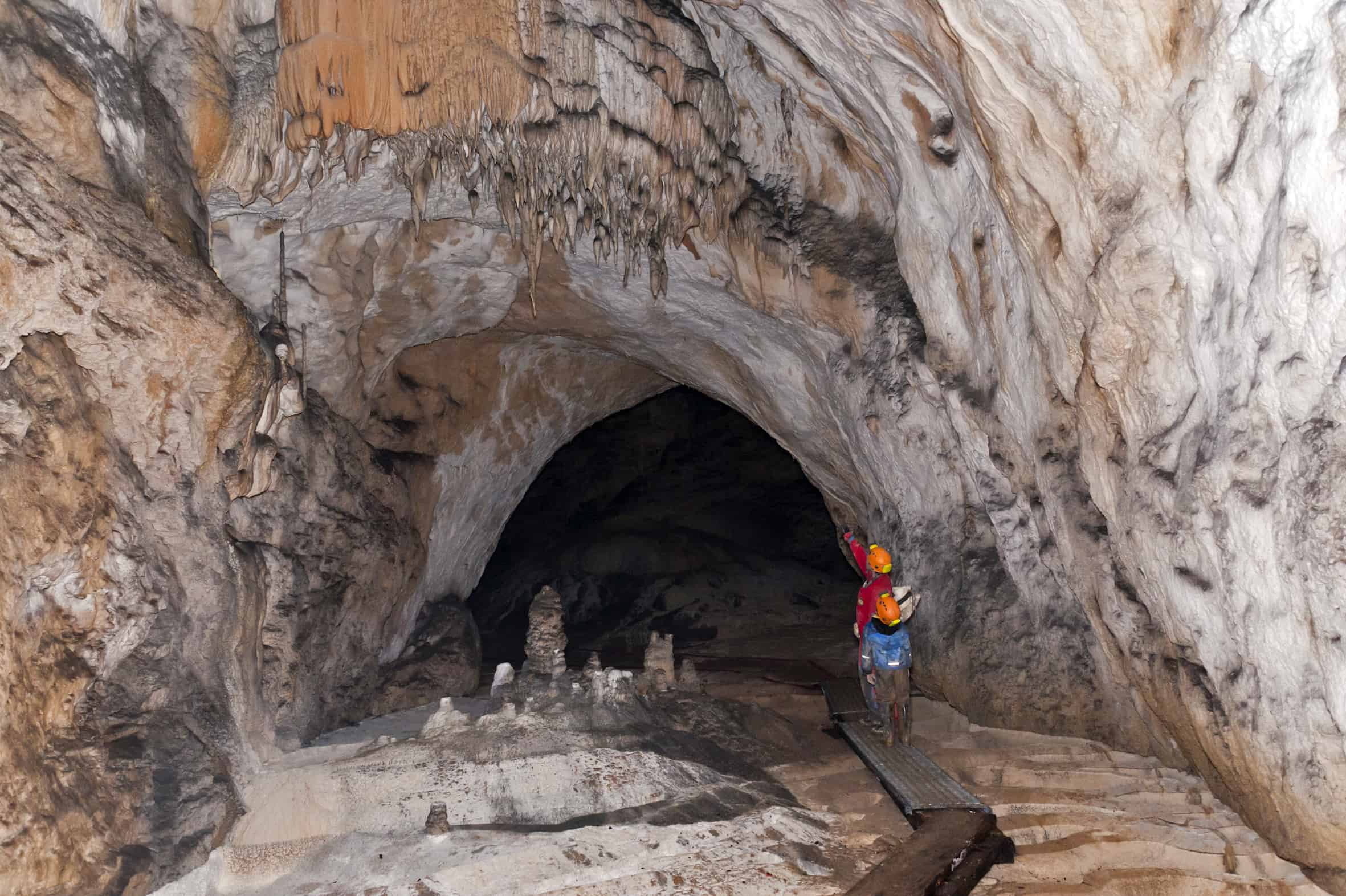 V Križni jami v soboto ostalo ujetih pet oseb