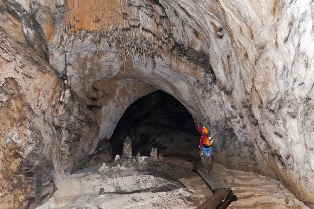 V Križni jami v soboto ostalo ujetih pet oseb