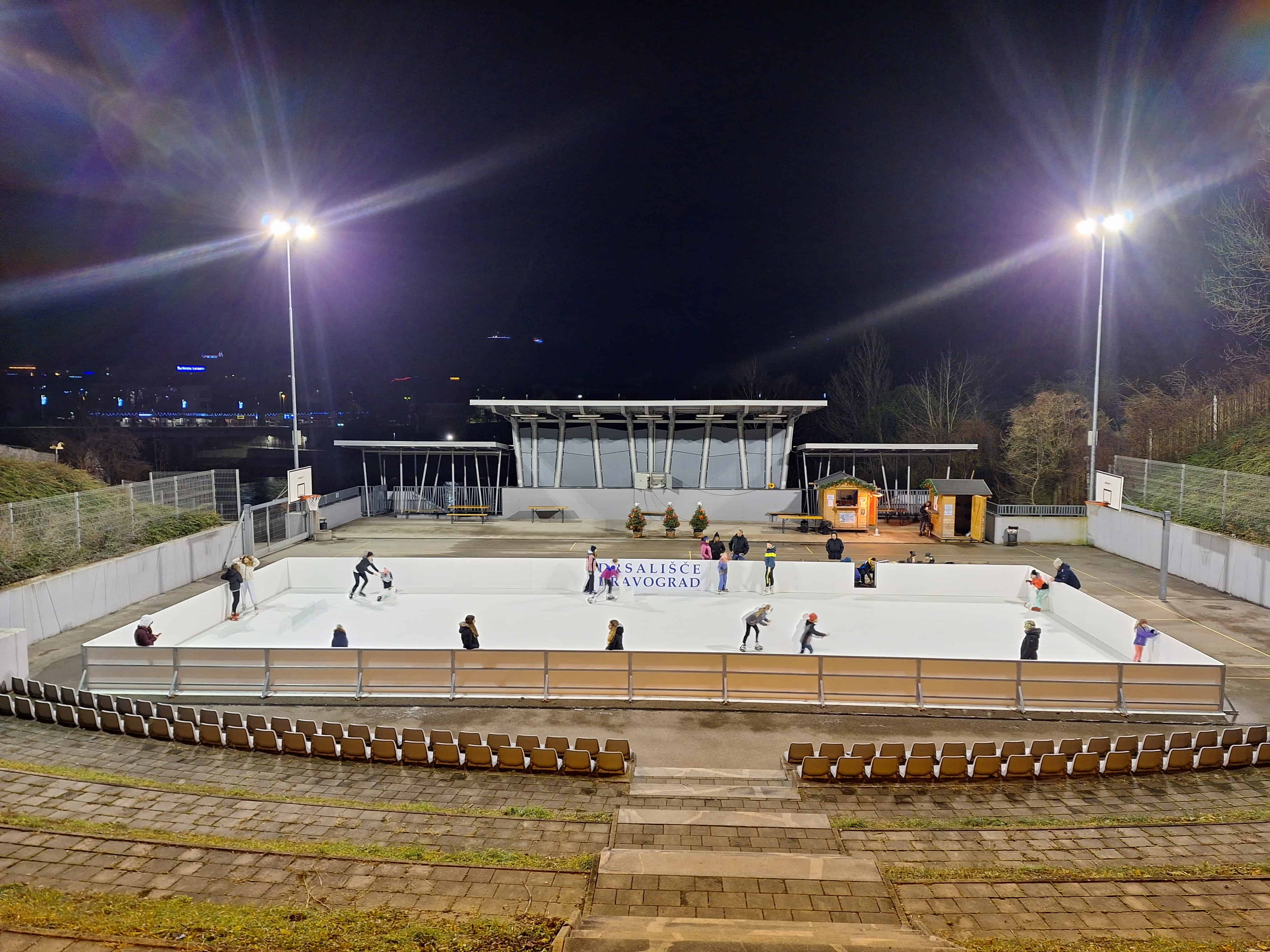Drsališče v Dravogradu ima nov odpiralni čas. Drsali boste lahko še cel januar