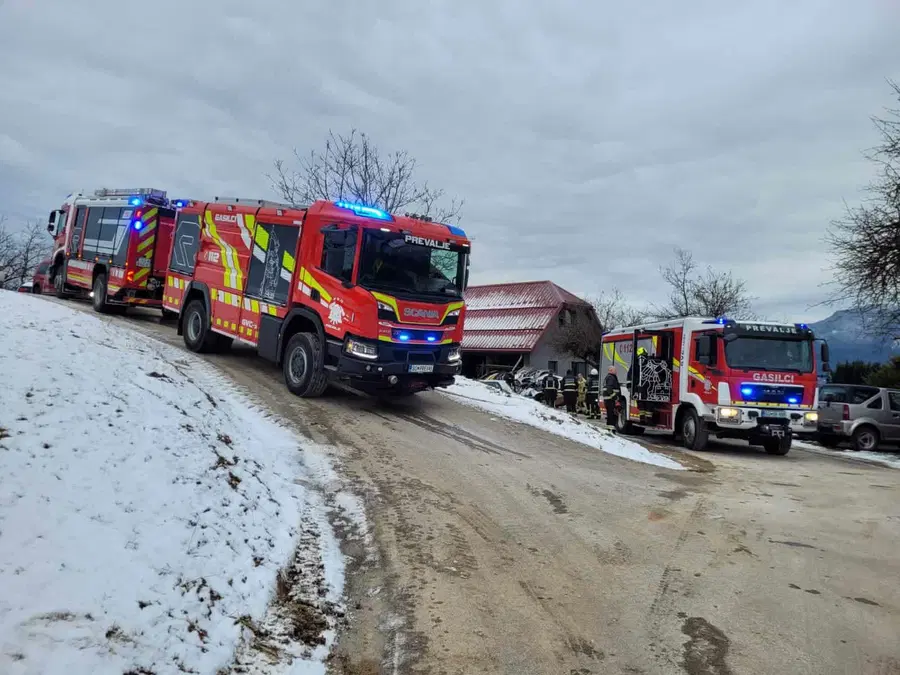 Na Prevaljah je zagorelo v lakirnici avtokleparske delavnice