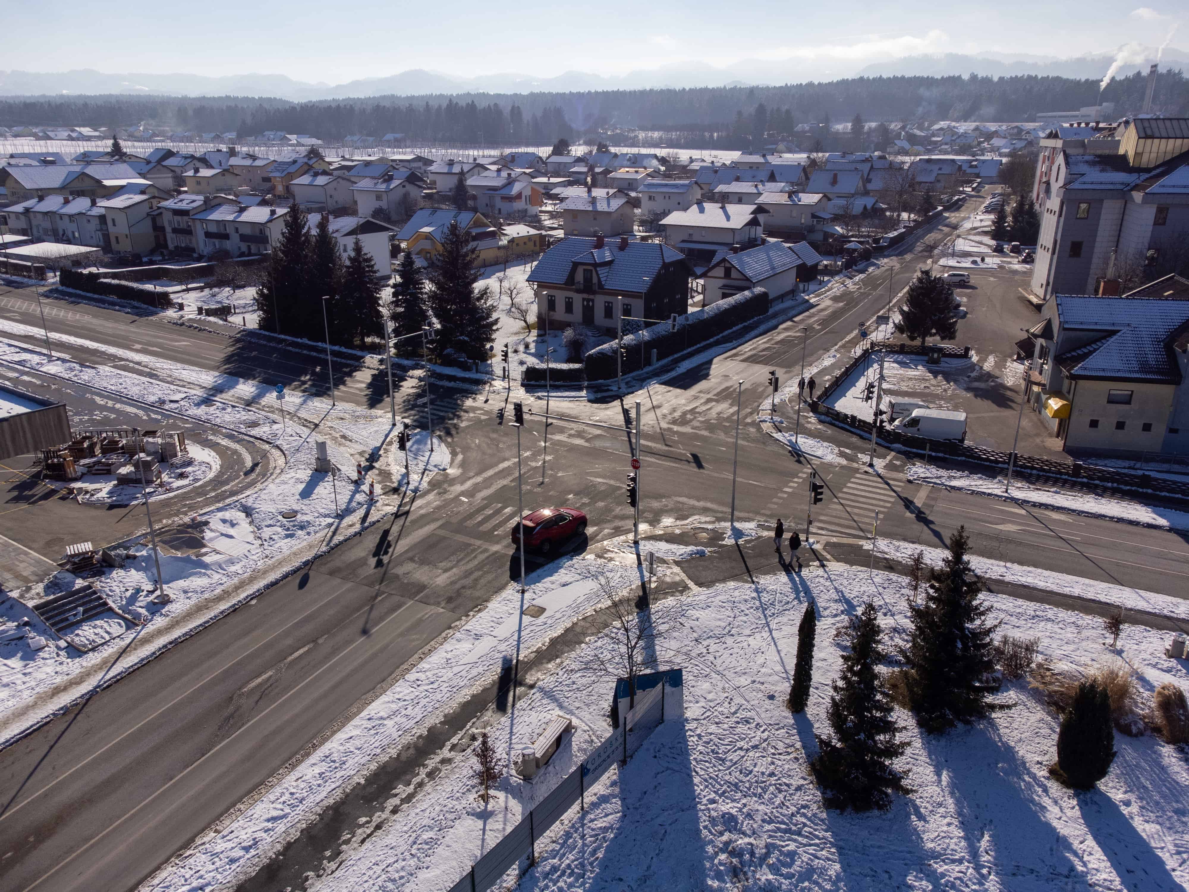 Vreme: Ponoči bo začelo snežiti
