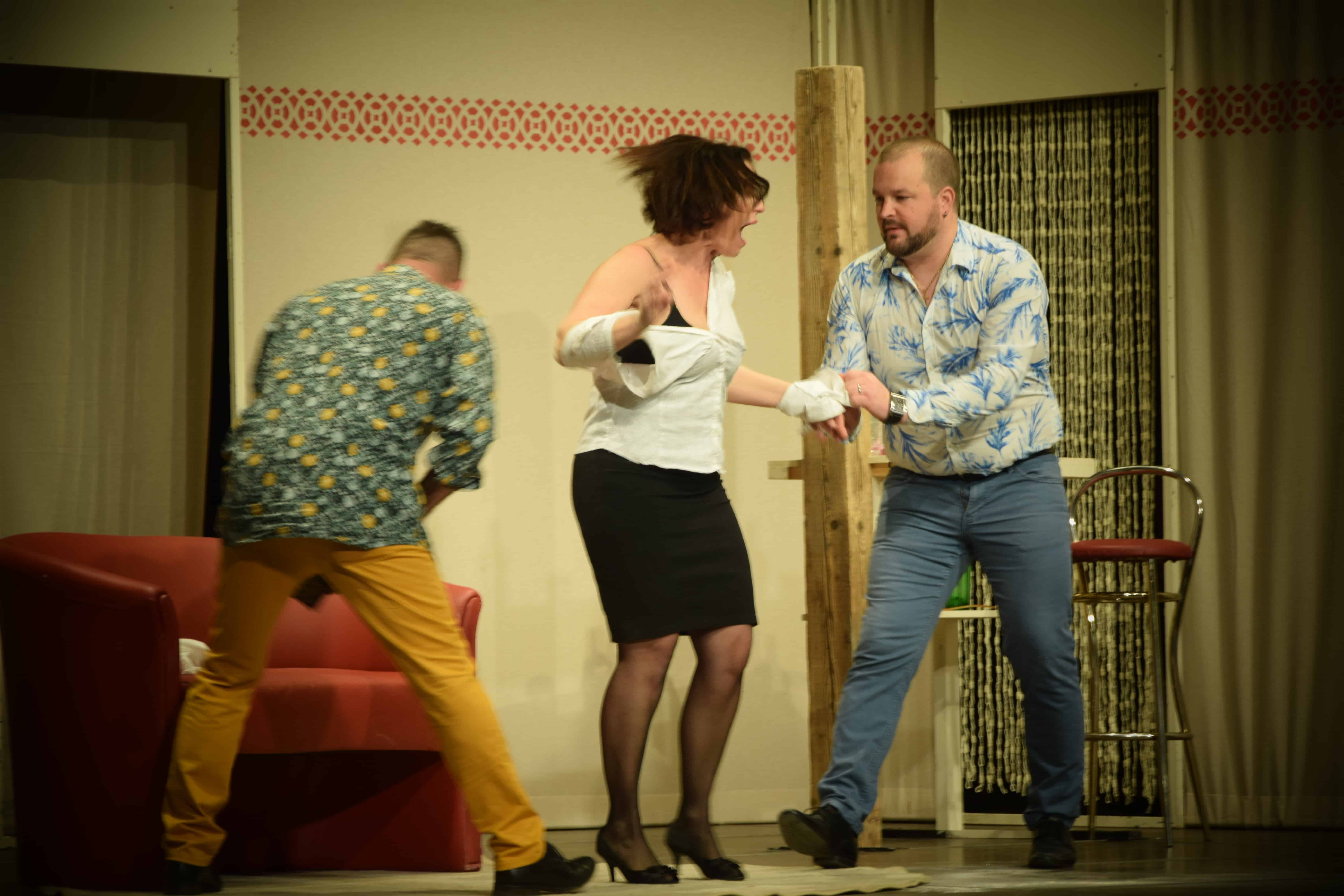 Člani KUD Igralske skupine Drežnica na Prevaljah navdušili občinstvo