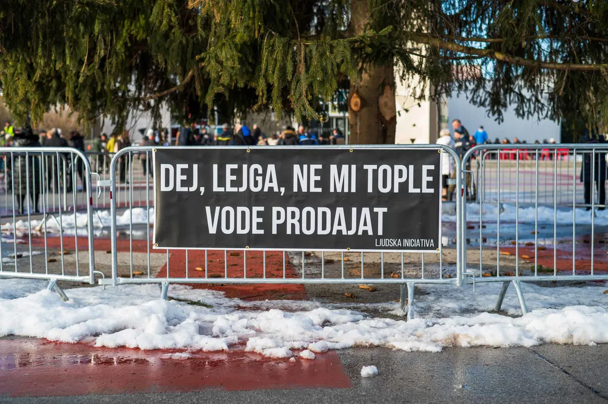 Podjetja na Ravnah začela odpovedovati pogodbe s Petrolom