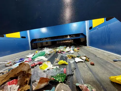 Saj ni res, pa je - med embalažo na Kocerodu tudi mrtve živali