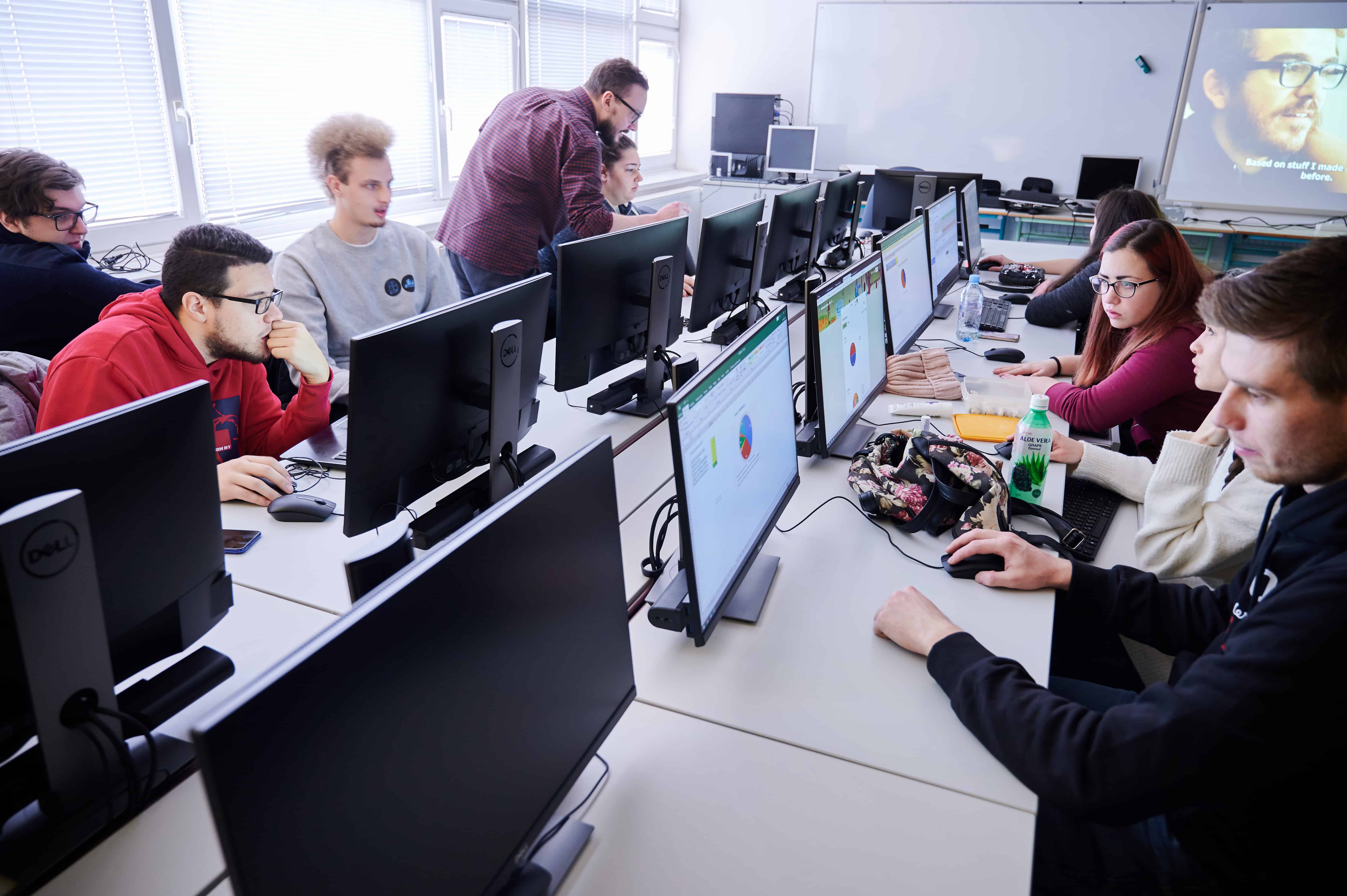 Postani strokovnjak prihodnosti – vpiši se v izredni študij Računalništvo in informatika na Višji strokovni šoli Slovenj Gradec