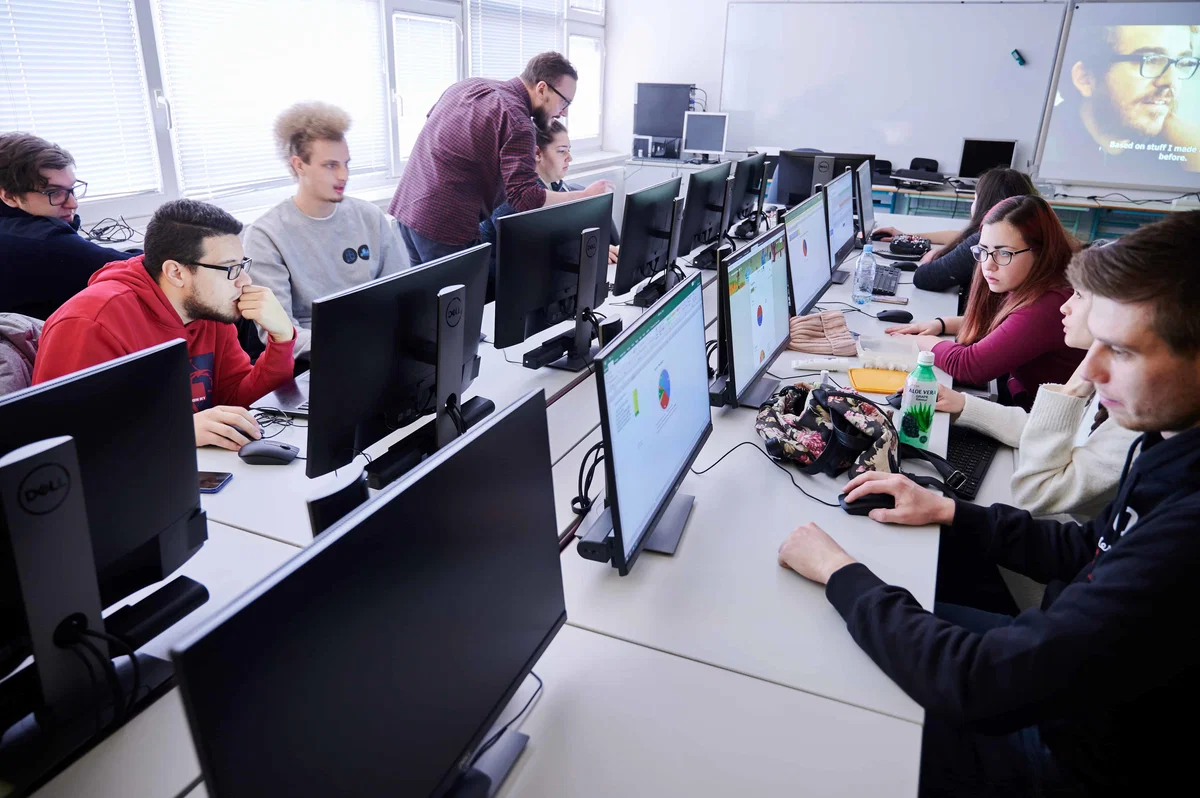 Postani strokovnjak prihodnosti – vpiši se v izredni študij Računalništvo in informatika na Višji strokovni šoli Slovenj Gradec