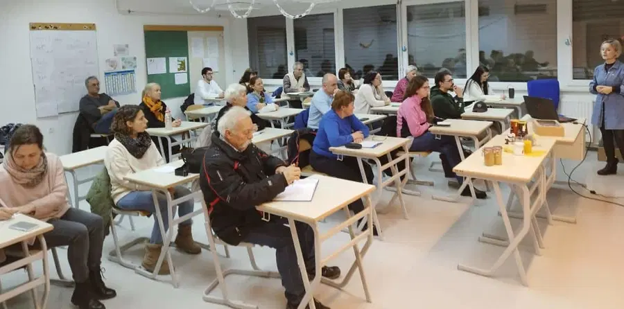 Na Ljudski univerzi Ravne na Koroškem je potekala delavnica o apiterapiji
