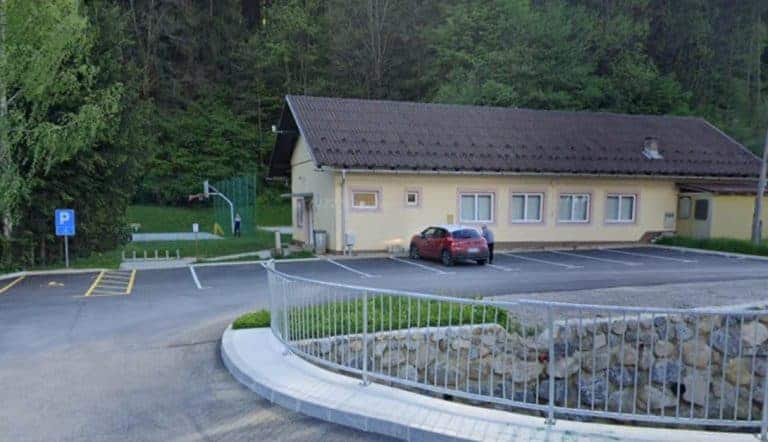 Prva predstava Koroškega otroškega lutkovnega abonmaja na Ravnah je razprodana