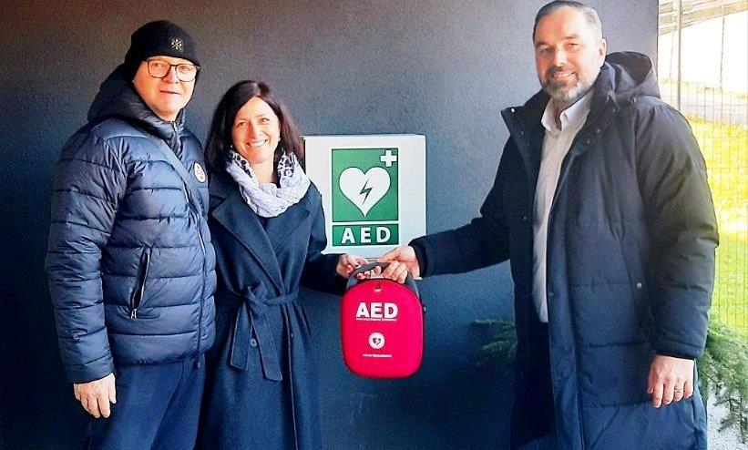 Vrtec Ravne bogatejši za nov javno dostopni AED