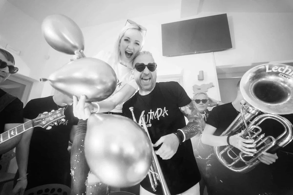 S.O.S. kvintet osvaja z novo skladbo "Lumpa lumpa" in predstavlja tudi novega člana