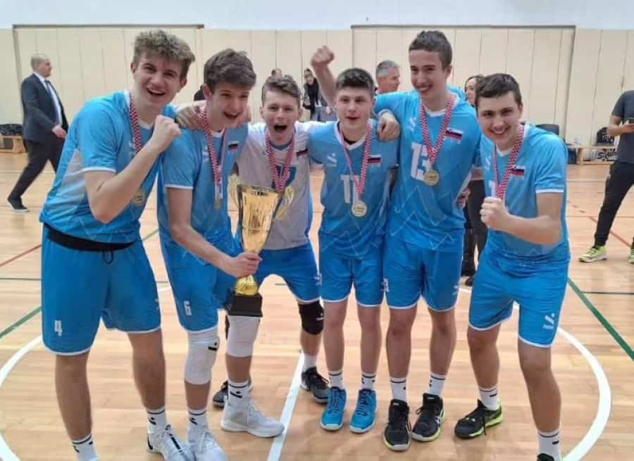 Izjemni uspehi na odbojkarskih turnirjih za odbojkarje Fužinarja