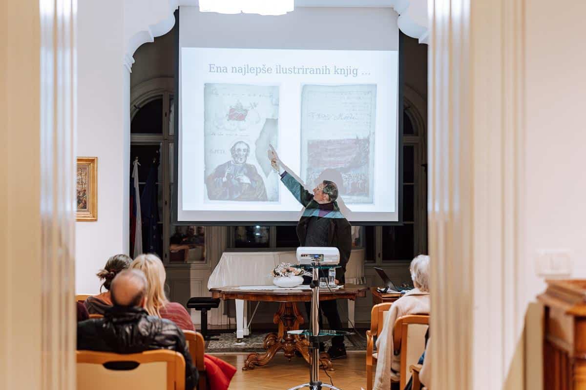 Na Ravnah na Koroškem je potekalo predavanje o rokopisni tradiciji spisov o Antikristu